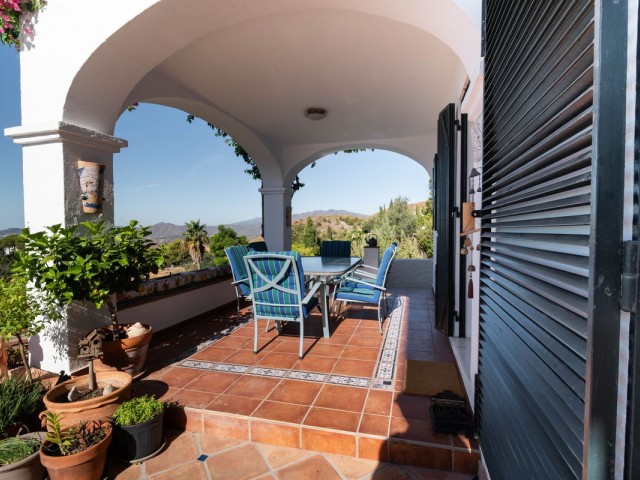 5 Bedrooms Villa in Mijas
