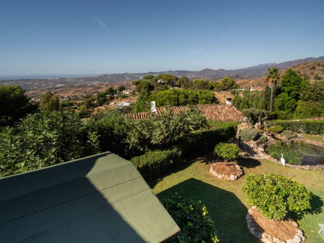 5 Bedrooms Villa in Mijas