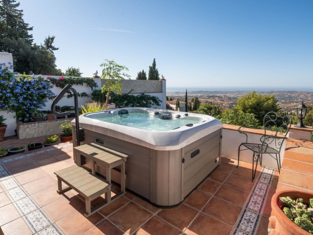 5 Bedrooms Villa in Mijas