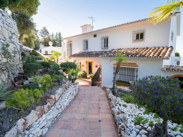 5 Bedrooms Villa in Mijas