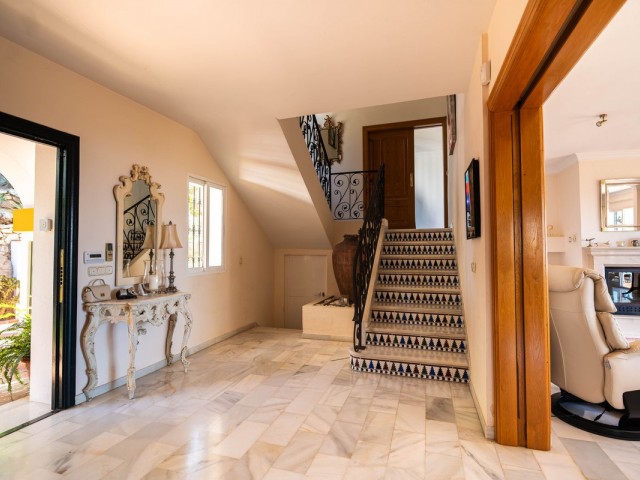 5 Bedrooms Villa in Mijas