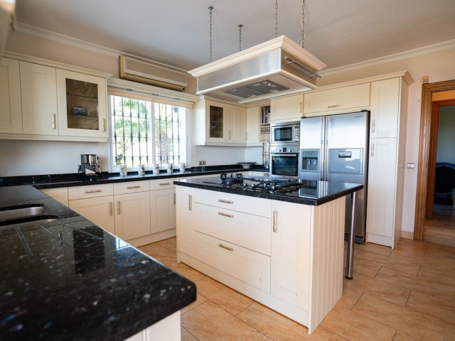 5 Bedrooms Villa in Mijas