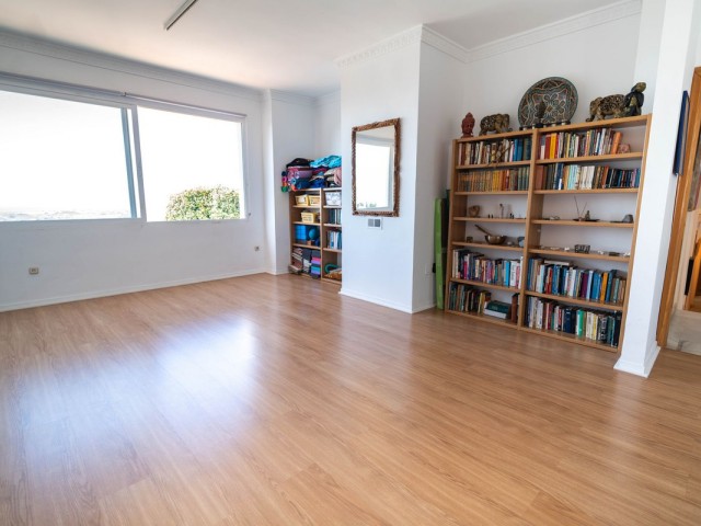 5 Bedrooms Villa in Mijas