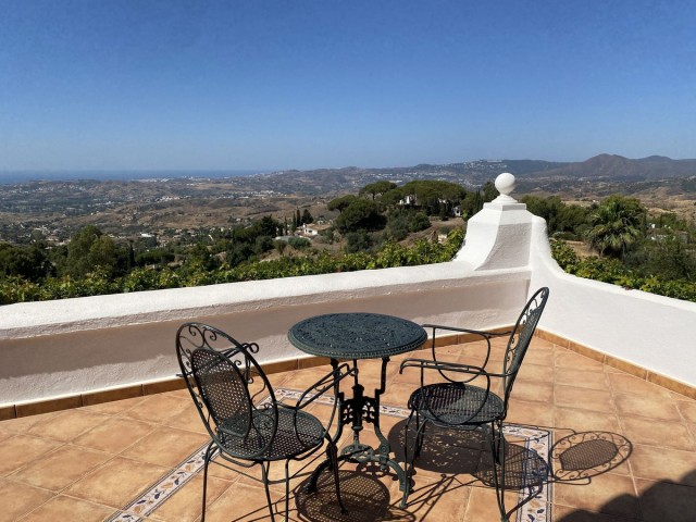 5 Bedrooms Villa in Mijas