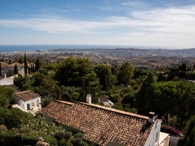 5 Bedrooms Villa in Mijas