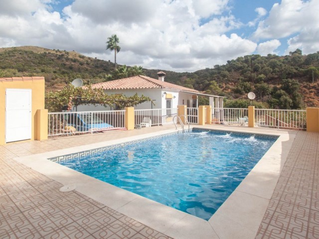 Villa avec 3 Chambres  à Estepona