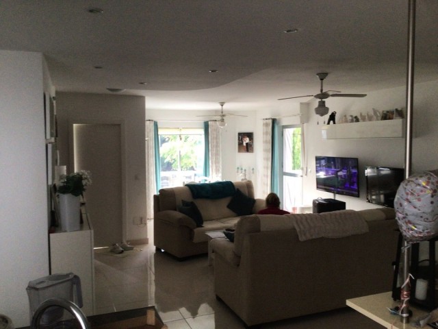 Appartement avec 3 Chambres  à Estepona