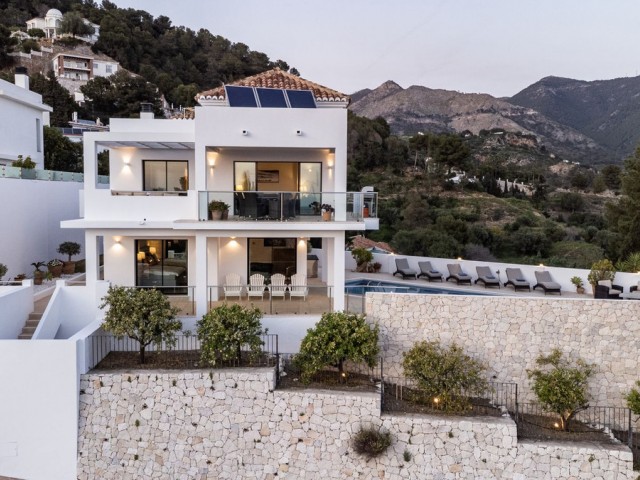 3 Bedrooms Villa in Mijas