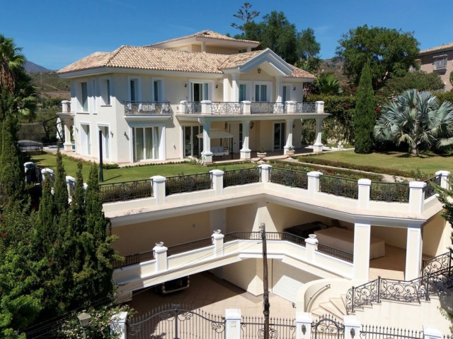 Villa con 4 Dormitorios  en El Rosario