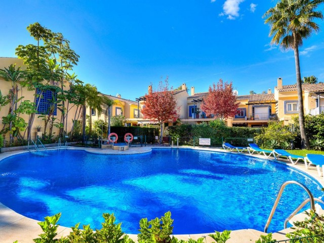 3 Makuuhuoneen Rivitalo Puerto Banús