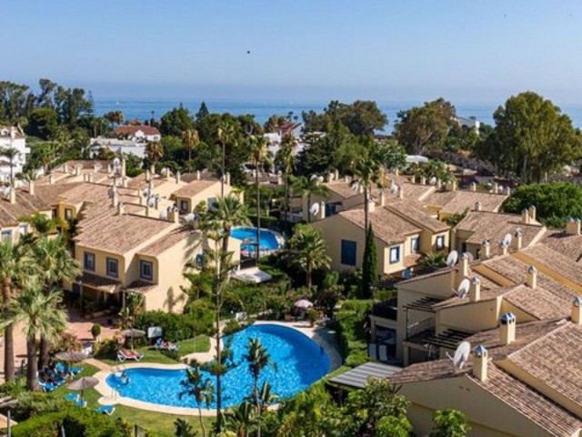 3 Makuuhuoneen Rivitalo Puerto Banús