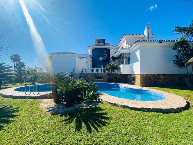 Villa avec 6 Chambres  à Benalmadena