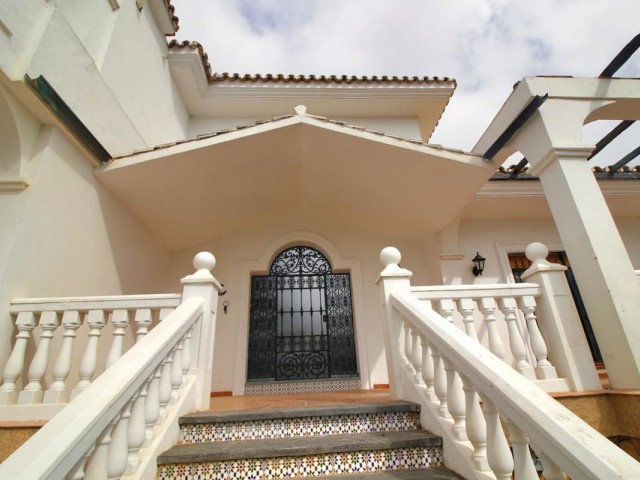 Villa avec 6 Chambres  à Benalmadena