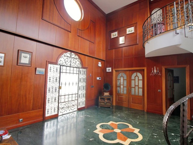 Villa avec 6 Chambres  à Benalmadena