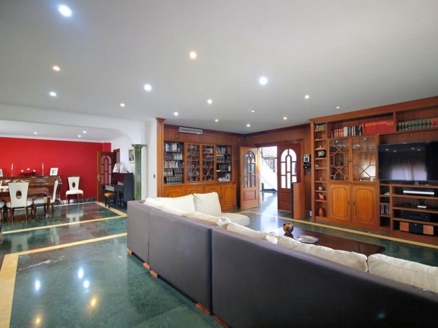 Villa avec 6 Chambres  à Benalmadena