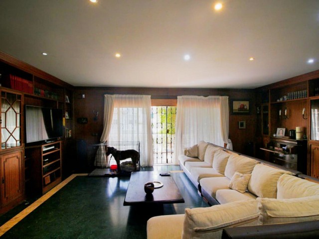 Villa avec 6 Chambres  à Benalmadena