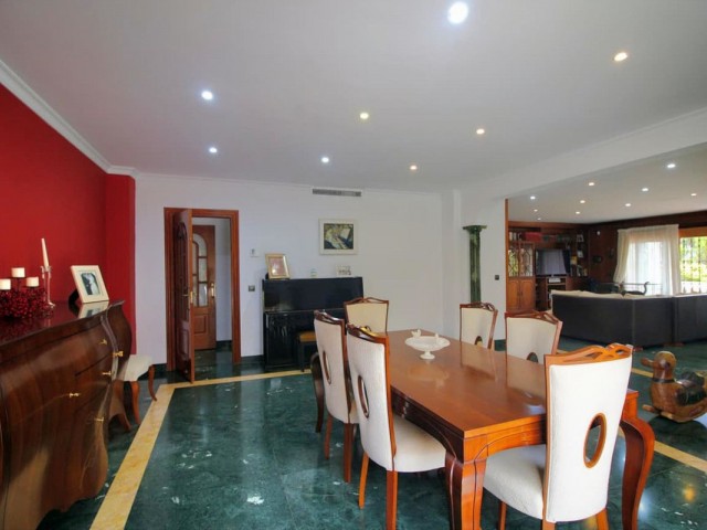 Villa avec 6 Chambres  à Benalmadena
