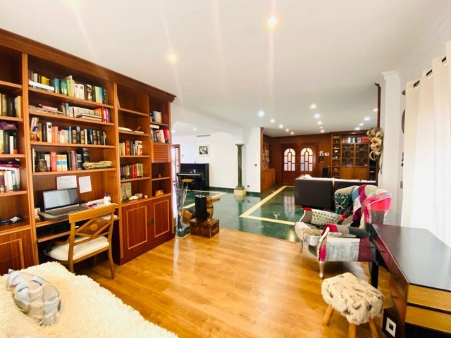 Villa avec 6 Chambres  à Benalmadena