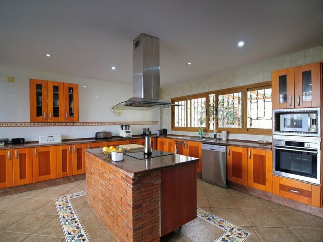 Villa avec 6 Chambres  à Benalmadena