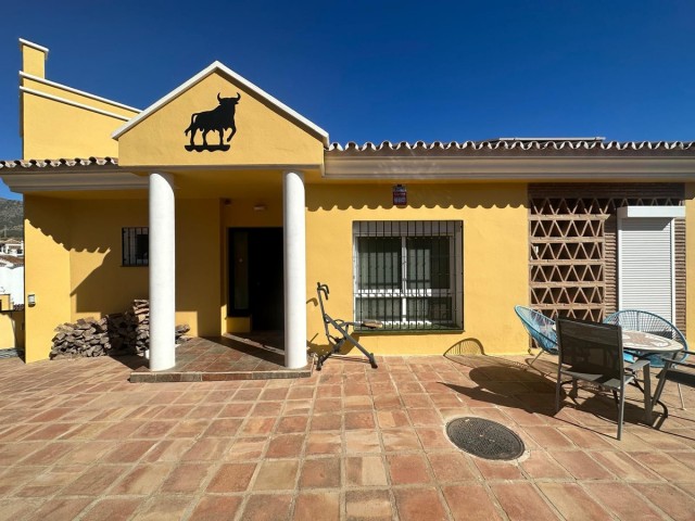 4 Bedrooms Villa in Mijas Costa