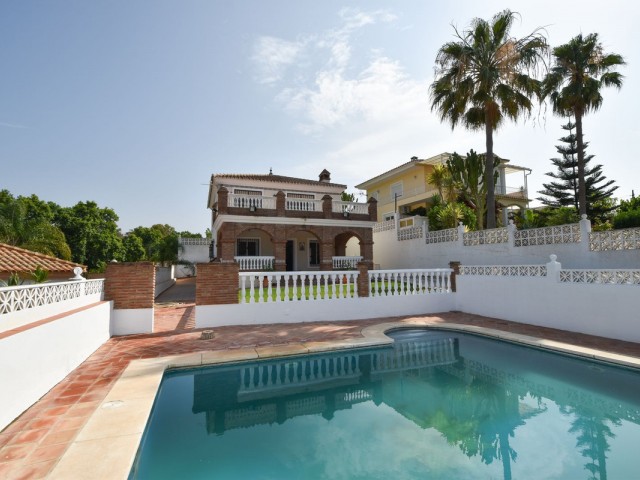 Villa con 5 Dormitorios  en El Rosario