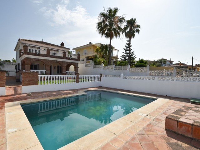 Villa con 5 Dormitorios  en El Rosario