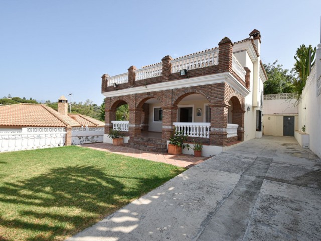 Villa con 5 Dormitorios  en El Rosario