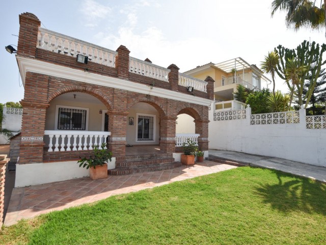 Villa con 5 Dormitorios  en El Rosario