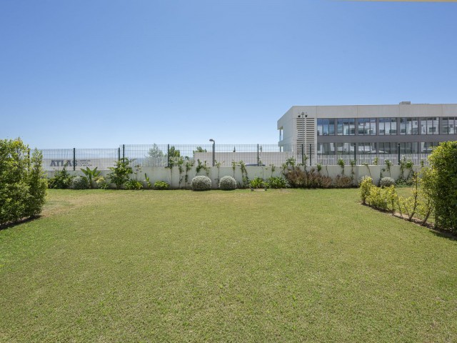 Apartamento con 2 Dormitorios  en Selwo