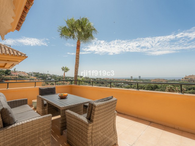 Apartamento con 3 Dormitorios  en Elviria