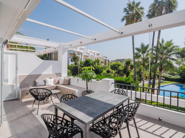 Apartamento con 3 Dormitorios  en Benahavís