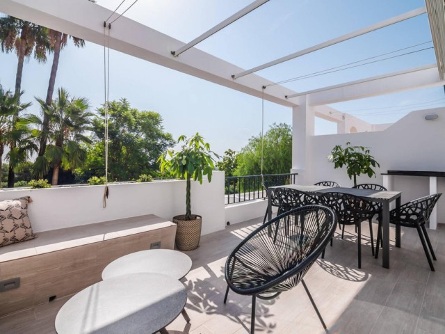 Apartamento con 3 Dormitorios  en Benahavís