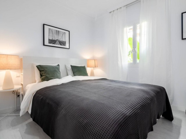 Apartamento con 3 Dormitorios  en Benahavís
