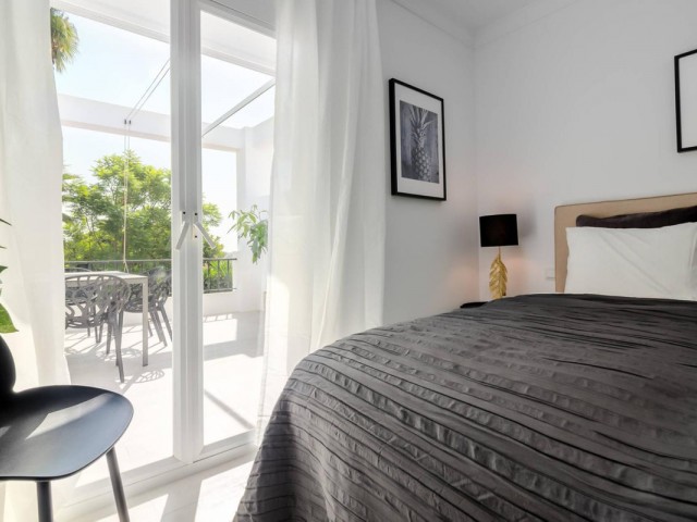 Apartamento con 3 Dormitorios  en Benahavís