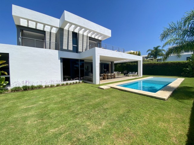 Villa con 5 Dormitorios  en Cancelada