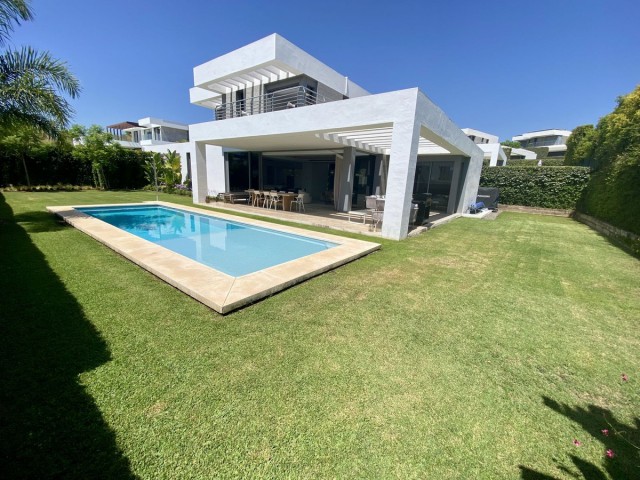Villa con 5 Dormitorios  en Cancelada