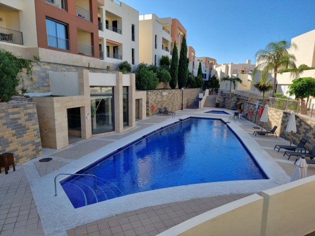Apartamento con 3 Dormitorios  en Altos de los Monteros