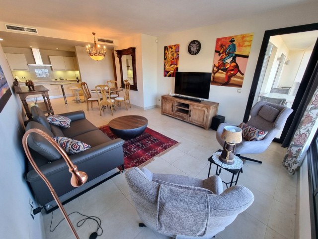 Apartamento con 3 Dormitorios  en Altos de los Monteros