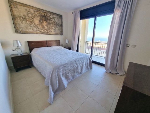 Apartamento con 3 Dormitorios  en Altos de los Monteros
