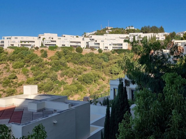 Apartamento con 3 Dormitorios  en Altos de los Monteros