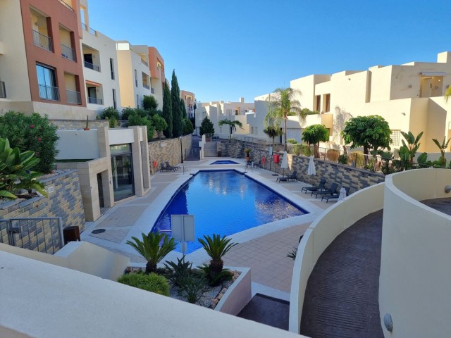Apartamento con 3 Dormitorios  en Altos de los Monteros