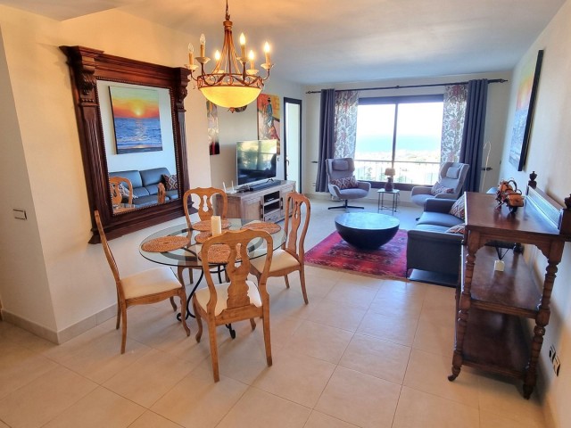 Apartamento con 3 Dormitorios  en Altos de los Monteros