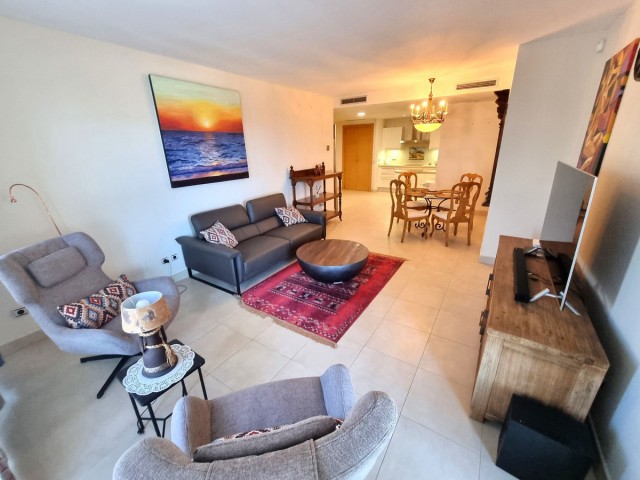 Apartamento con 3 Dormitorios  en Altos de los Monteros