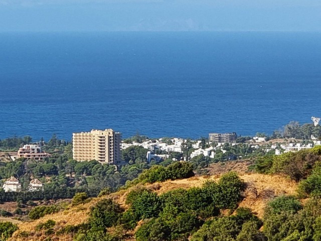 Apartamento con 3 Dormitorios  en Altos de los Monteros