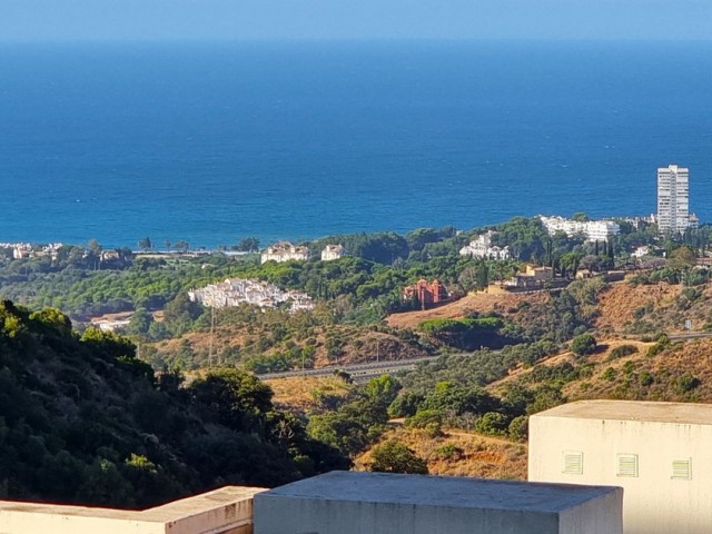 Apartamento con 3 Dormitorios  en Altos de los Monteros