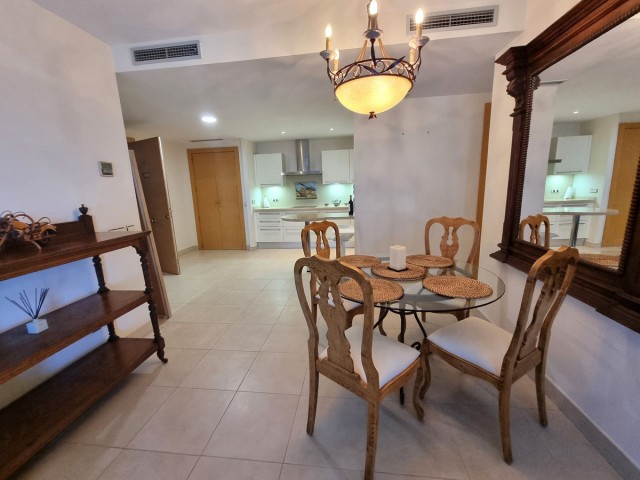 Apartamento con 3 Dormitorios  en Altos de los Monteros