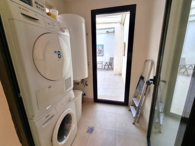 Apartamento con 3 Dormitorios  en Altos de los Monteros