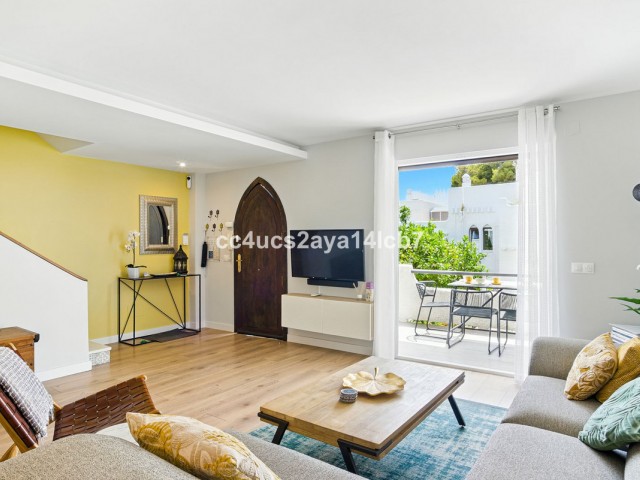 Maison mitoyenne avec 3 Chambres  à Nueva Andalucía