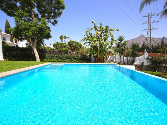 5 Bedrooms Townhouse in Nueva Andalucía