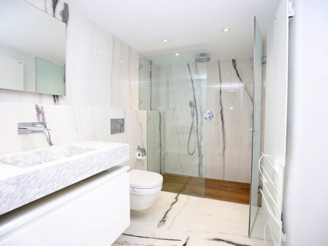 5 Bedrooms Townhouse in Nueva Andalucía